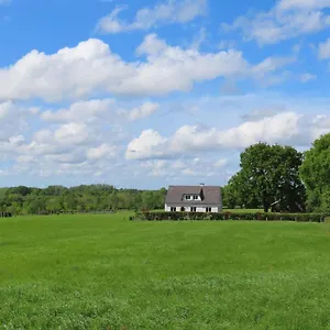  Hébergement de vacances La Maison Aux Pignons Verts
