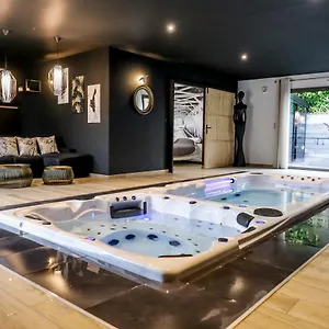  Hébergement de vacances Au Domaine Des Anges Avec Jacuzzi Privatif Dans La